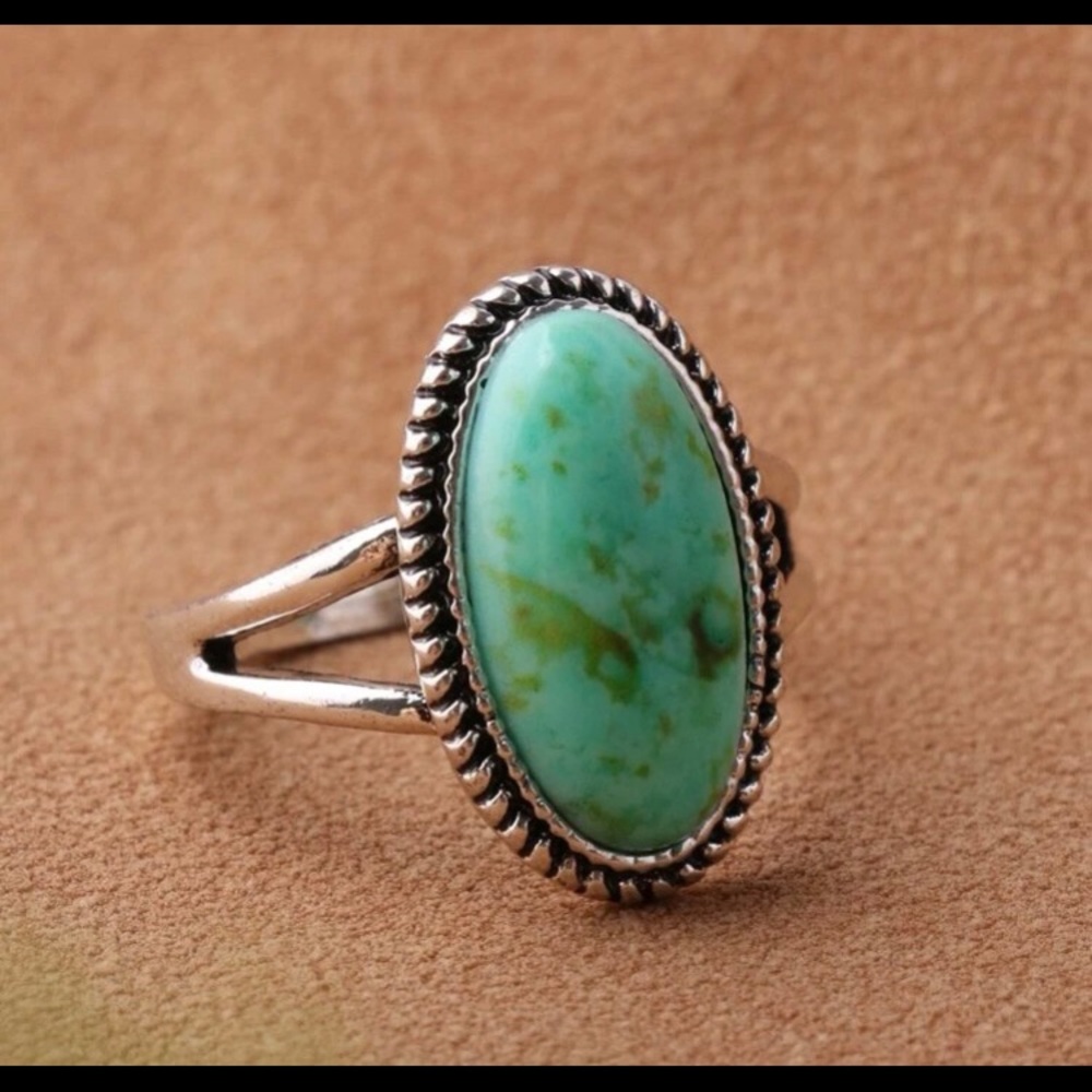 Women’s cute green gemstone ring - Picture 1 of 4